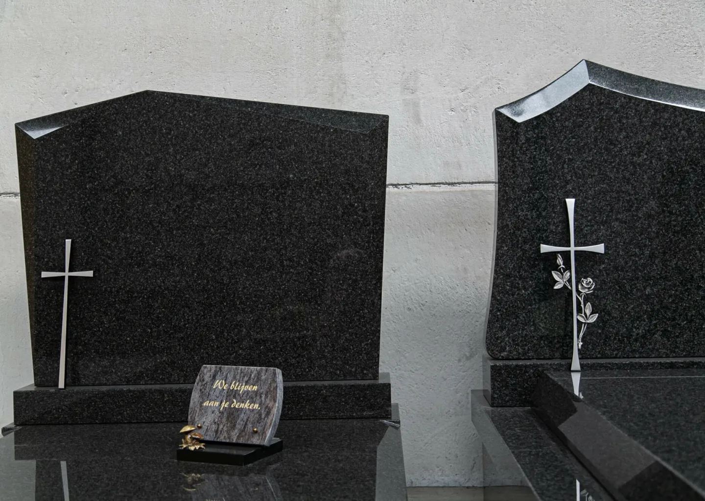 zerken en urnes iin natuursteen wackenier veurne