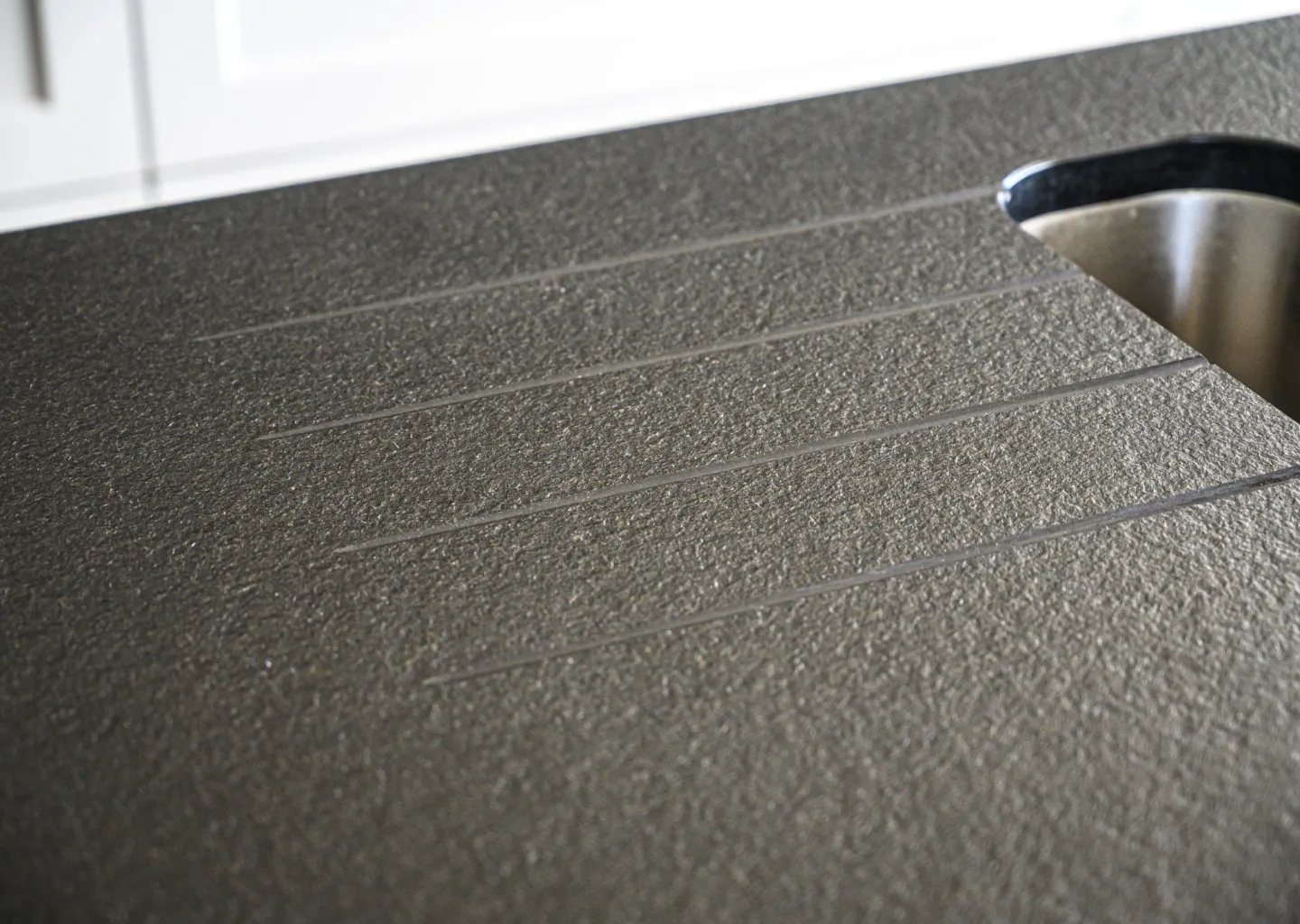 Project C uit diksmuide natuursteen in de keuken door Wackenier Natuursteenbewerker