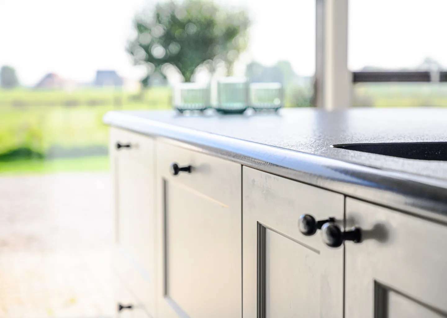 Project C uit diksmuide natuursteen in de keuken door Wackenier Natuursteenbewerker