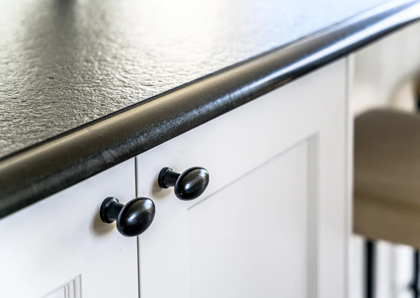 Project C uit diksmuide natuursteen in de keuken door Wackenier Natuursteenbewerker