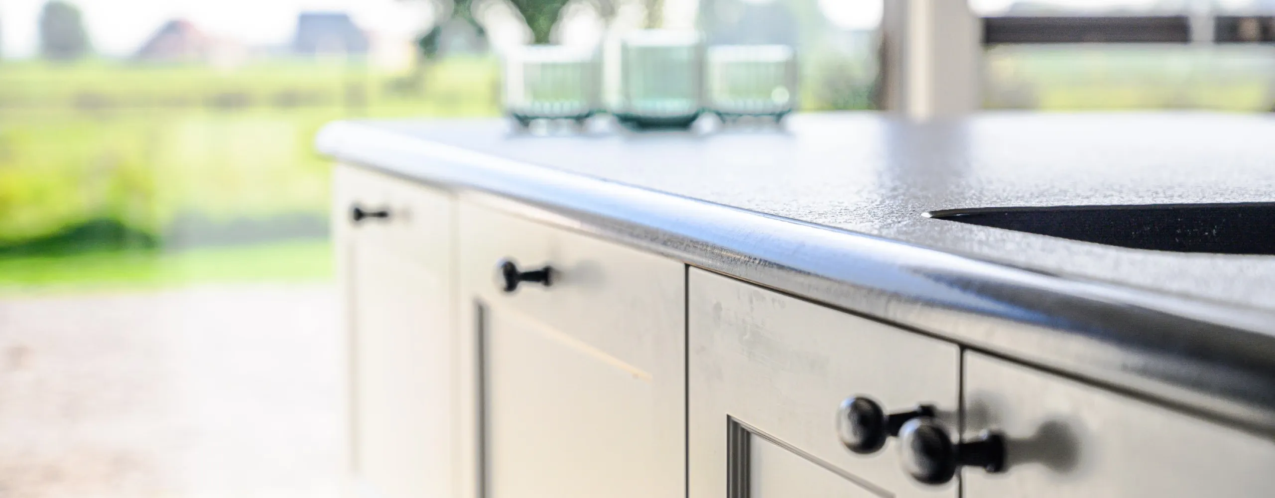 Project C uit diksmuide natuursteen in de keuken door Wackenier Natuursteenbewerker